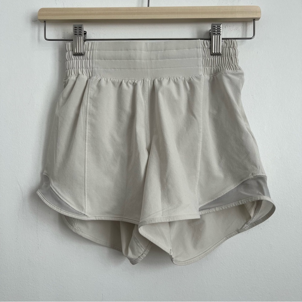 Lululemon Women Hotty Hot High-Rise Lined Athletic Short 4" Bone Cream US 2